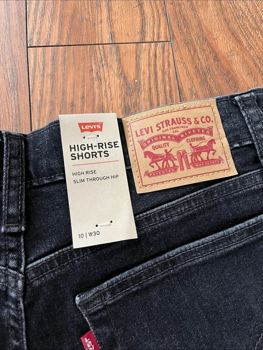 LEVIS High Rise Shorts - Picture 4 of 6